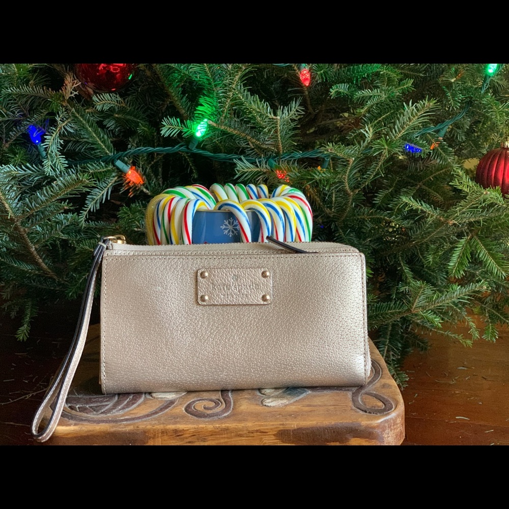 Kate Spade wristlet wallet ♠️